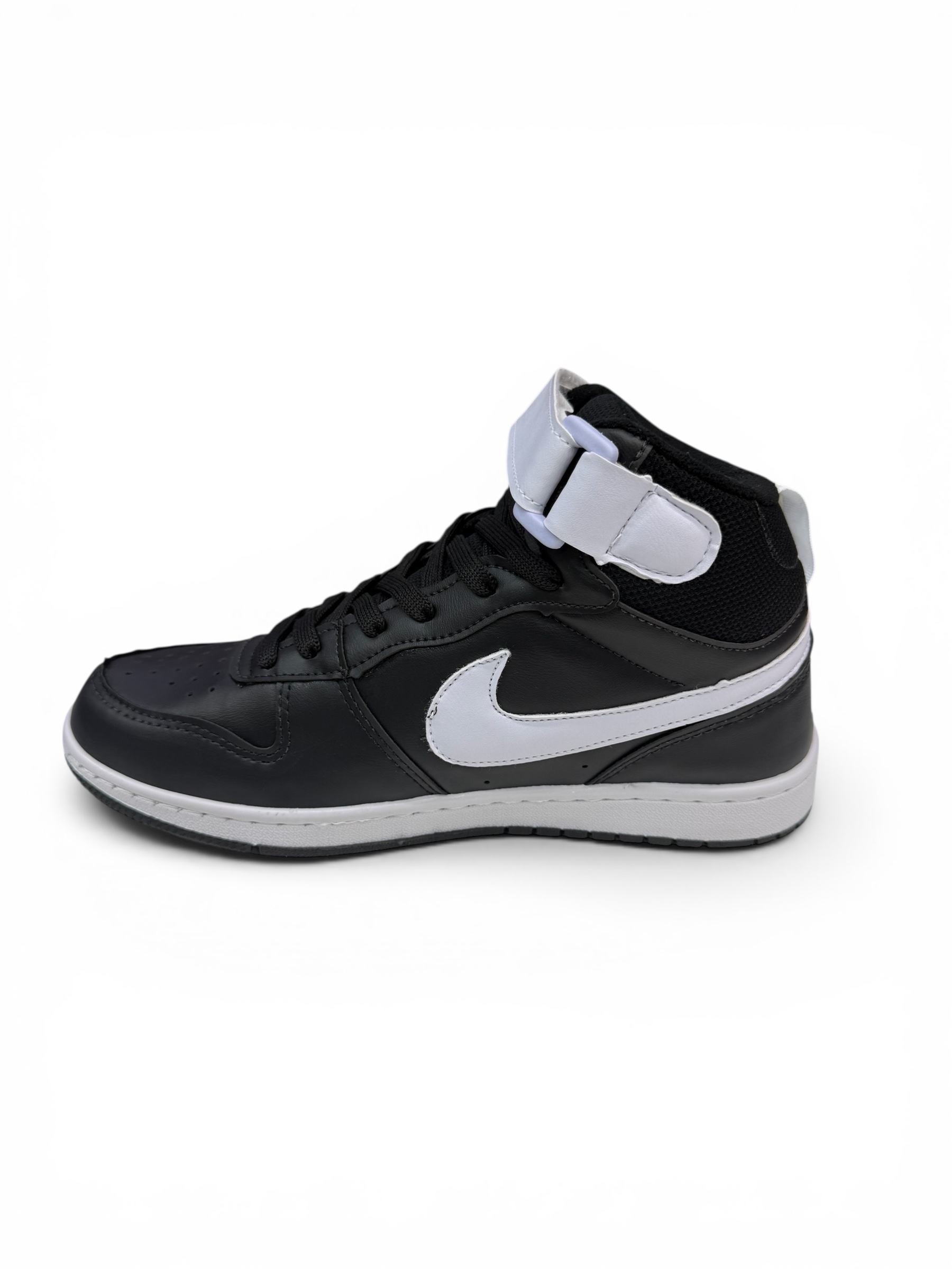 NIKE BOTA BOROUGH ( PRETO / BRANCO)